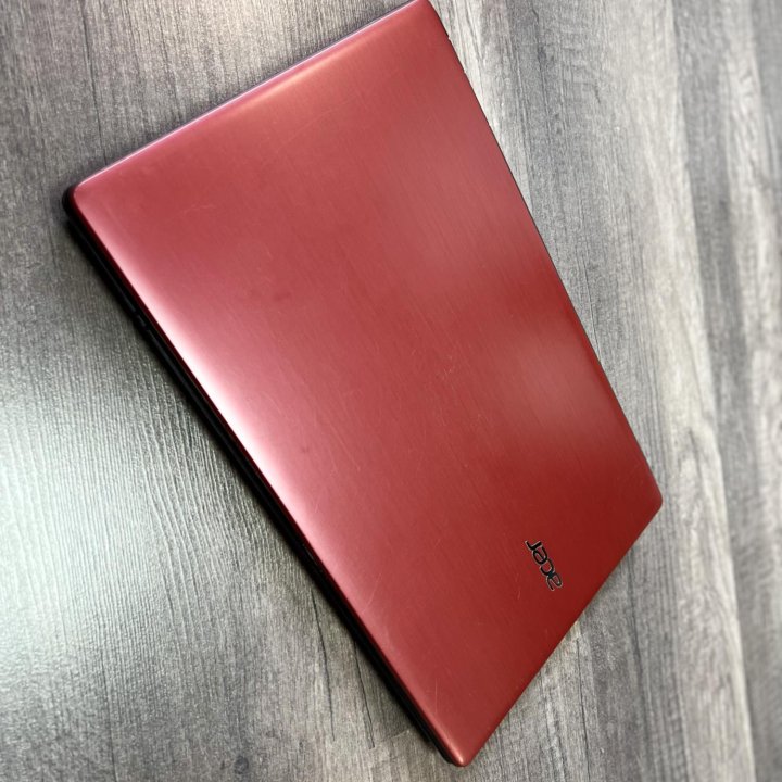 Продам ноутбук Acer E5-571 Red