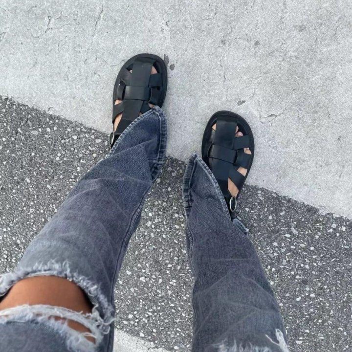 Босоножки белые