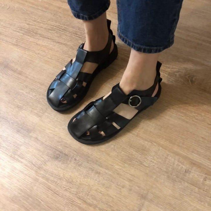 Босоножки белые