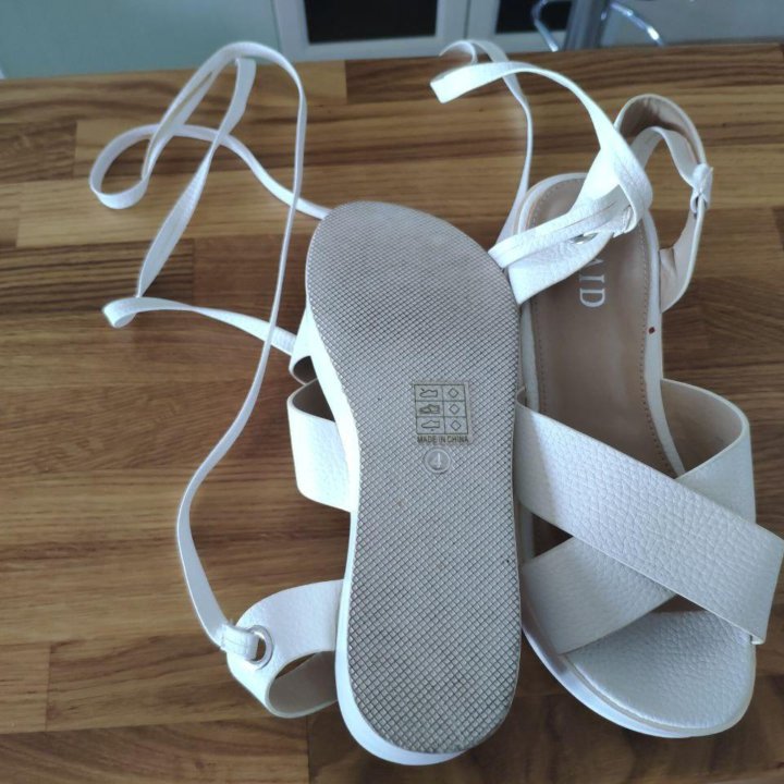 Туфли белые Raid