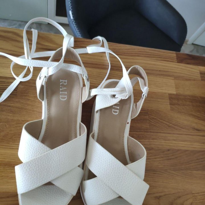 Туфли белые Raid