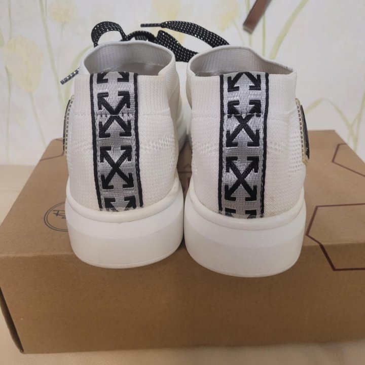 Кроссовки RESPECT