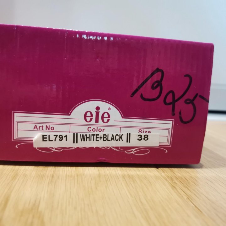 Босоножки eie