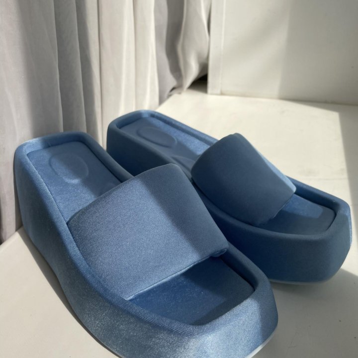 Шлепки на платформе