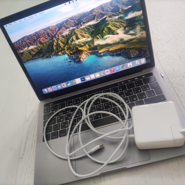 MacBook pro 13 2017 Touch Bar 8gb, ssd256gb