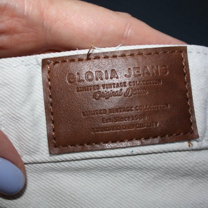 Белые джинсы трубы Gloria Jeans