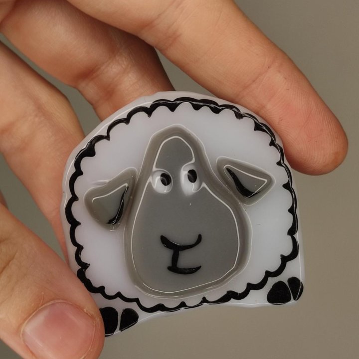 Брошь овечка