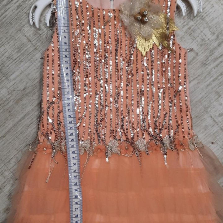 Нарядное платье на девочку 80 р-р
