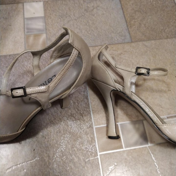 Туфли лак 24