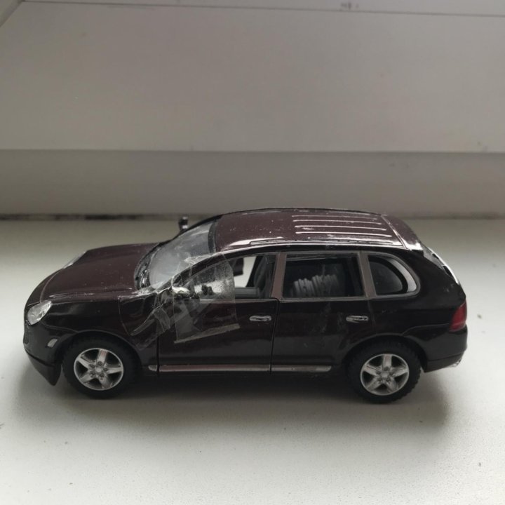 Модель Porsche Cayenne Turbo 1/38 Kinsmart