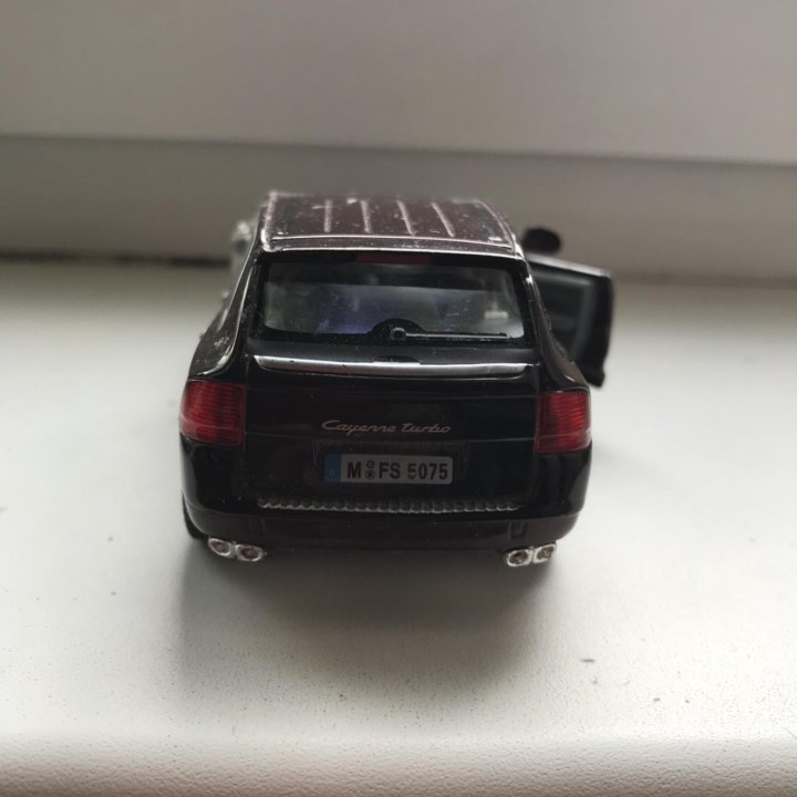 Модель Porsche Cayenne Turbo 1/38 Kinsmart