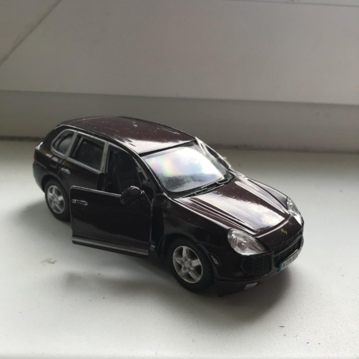 Модель Porsche Cayenne Turbo 1/38 Kinsmart