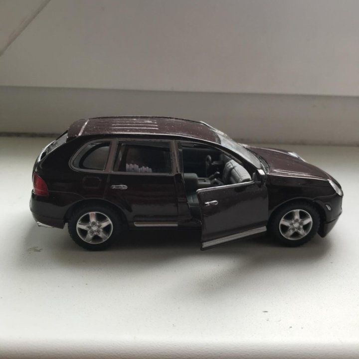 Модель Porsche Cayenne Turbo 1/38 Kinsmart