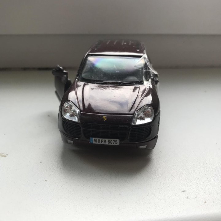 Модель Porsche Cayenne Turbo 1/38 Kinsmart