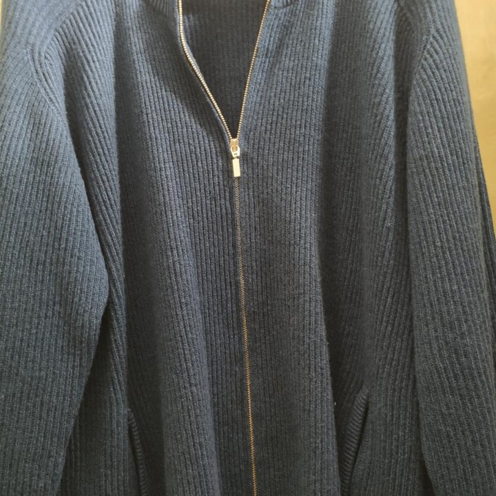 Джемпер Brioni.