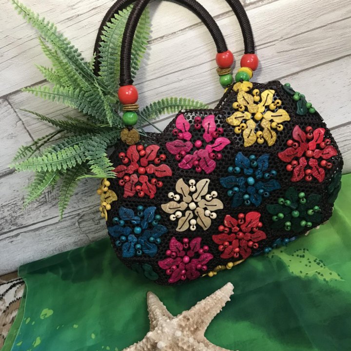 летняя сумочка из декоративных кокосовых элементов