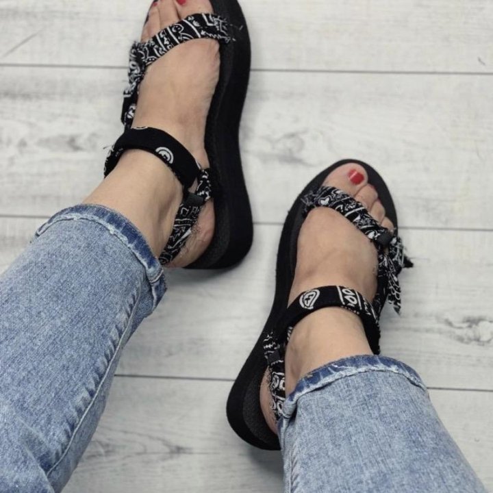 Сандали новые