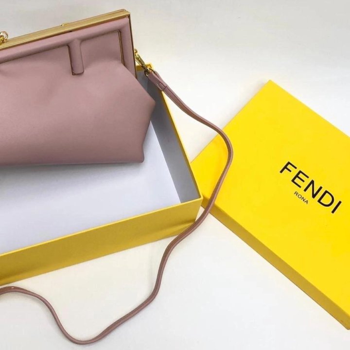 Женские Сумки Fendi????