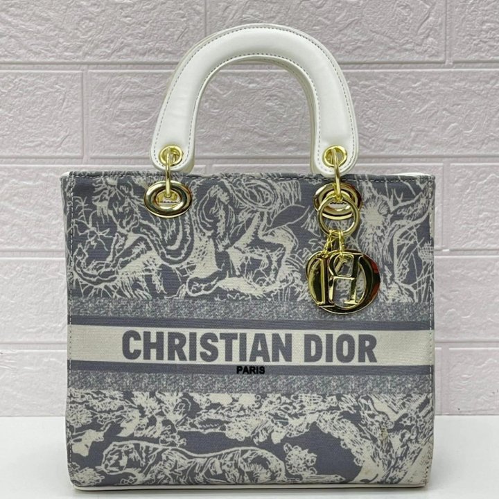 Сумки Dior????