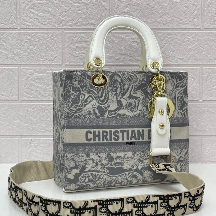 Сумки Dior????