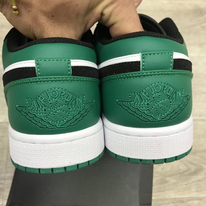 Кроссовки Nike Air Jordan 1 Mystic Green