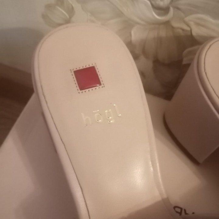 Шлепанцы кожа 37