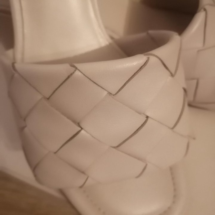 Шлепанцы кожа 37