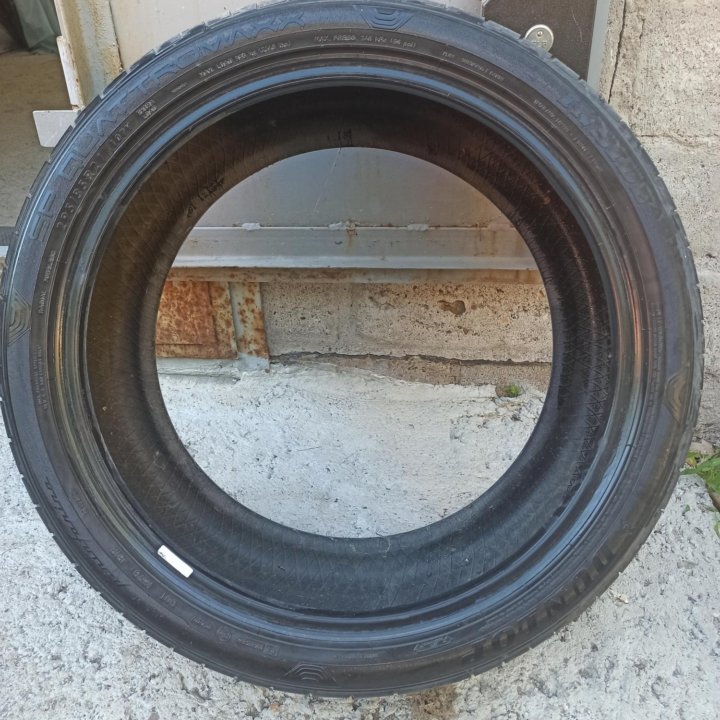 Продам шину 295/35/21 DUNLOP SP QUATTROMAXX