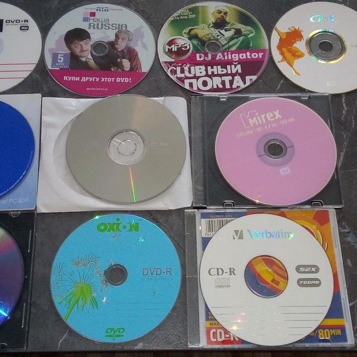 CD, MP3, DVD, DVD-R.