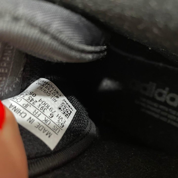 Кроссовки адидас