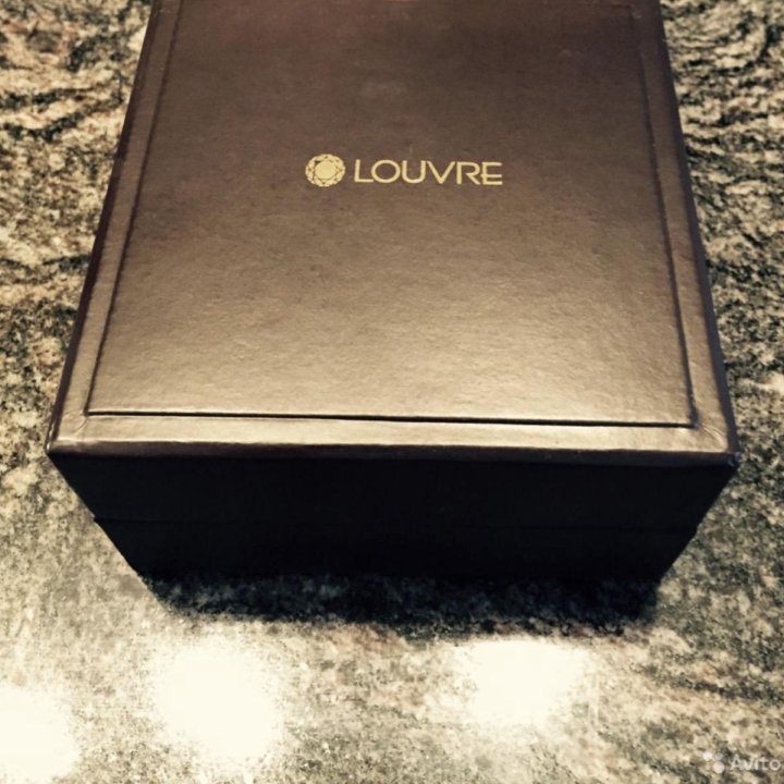 Louvre Box