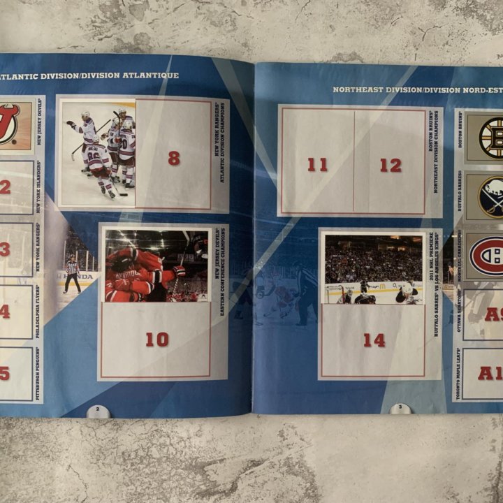 Частично заполненный альбом Panini NHL 2012-2013