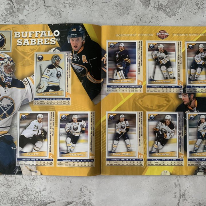 Частично заполненный альбом Panini NHL 2012-2013