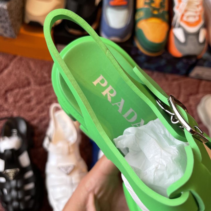 Сандалии prada