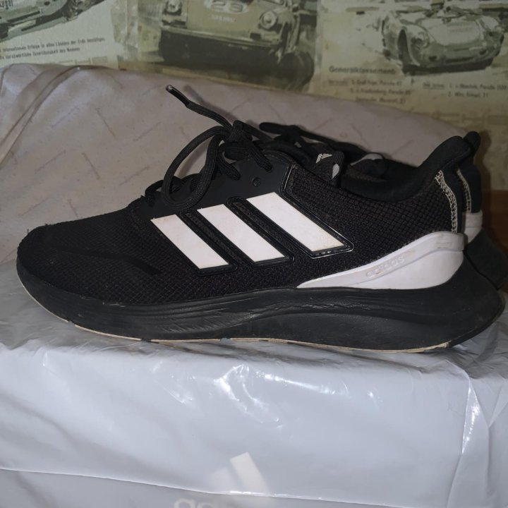 Кроссовки adidas