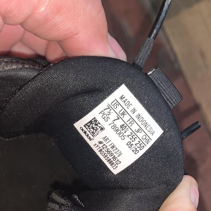 Кроссовки adidas