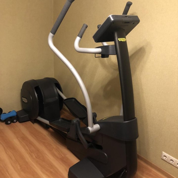 Эллиптический тренажёр Technogym Synchro Forma