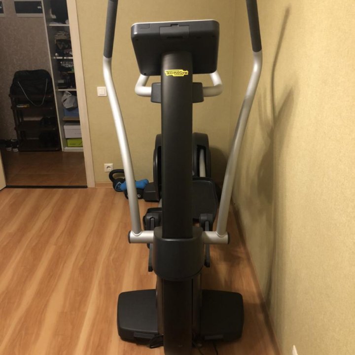 Эллиптический тренажёр Technogym Synchro Forma