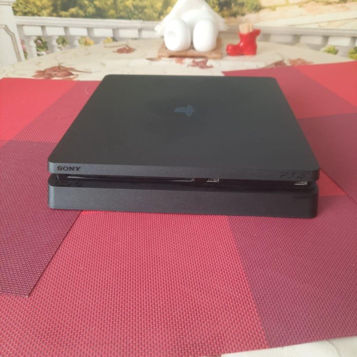 Продается Playstation 4 slim 500 gb