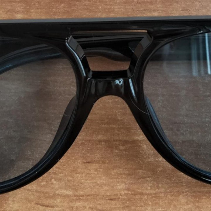 Очки солнцезащитные