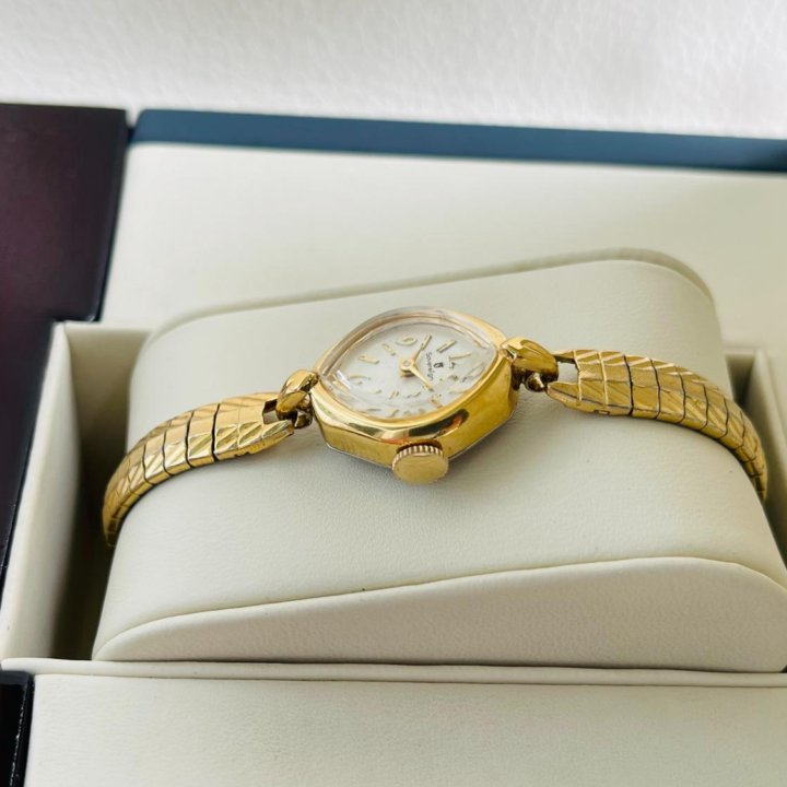 Женские позолоченные наручные часы Sovereign