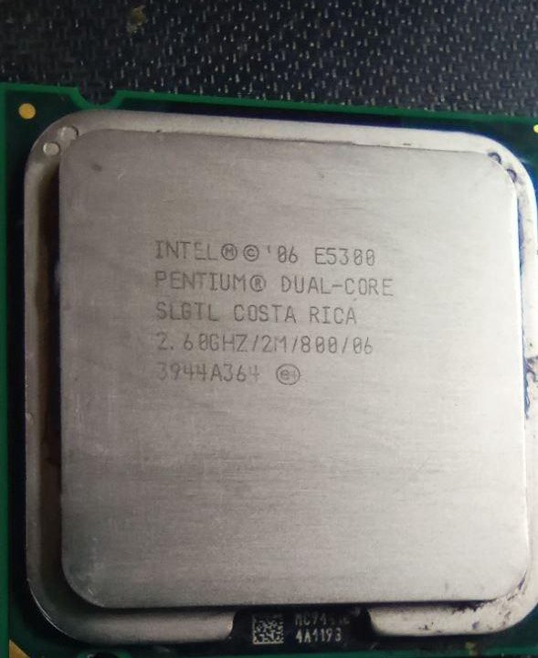 Процессор Intel Pentium E5300 2 x 2.6Ghz