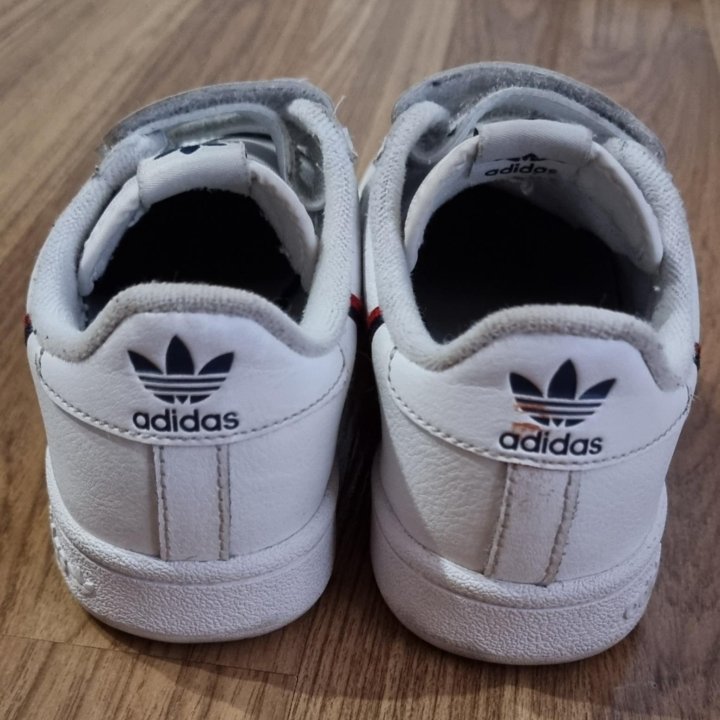 Кроссовки Adidas
