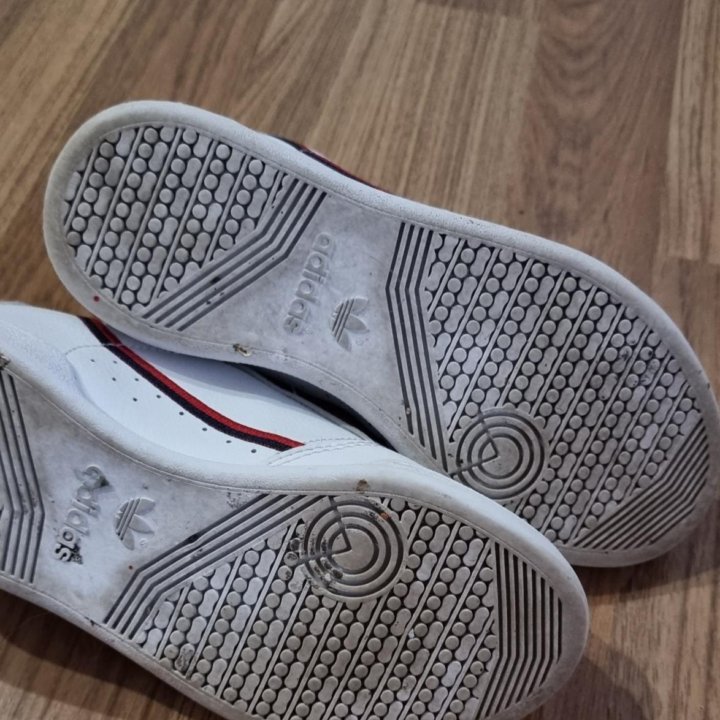 Кроссовки Adidas