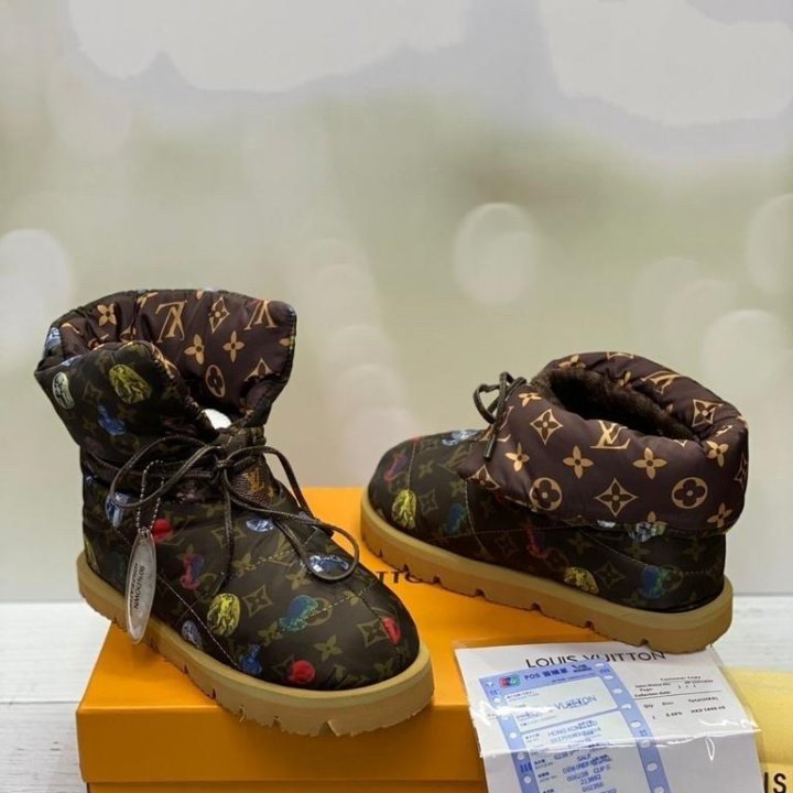 Пилоны Louis Vuitton