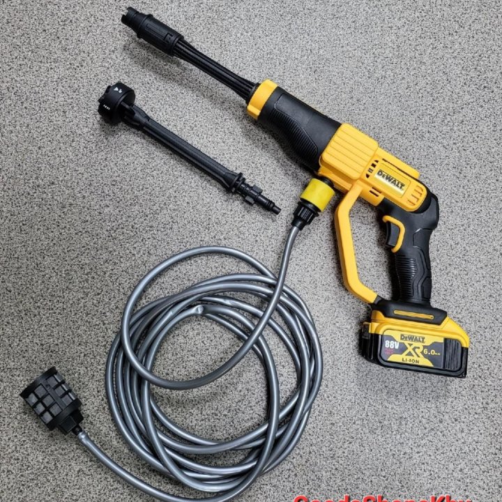 Портативная аккумуляторная мойка Dewalt в кейсе