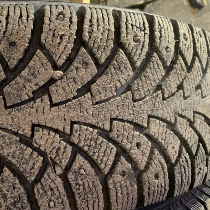 Шины зимние 215/65 R16 Нокиан Нордман 4шт