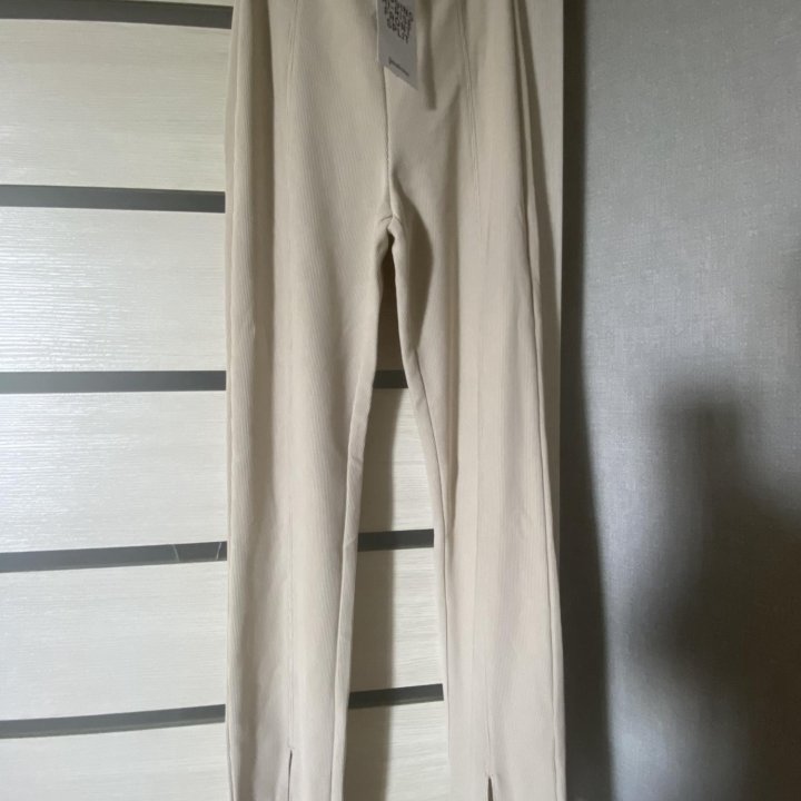 Новые брюки Stradivarius