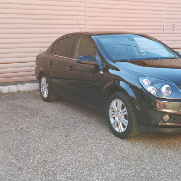 Opel Astra, 2011