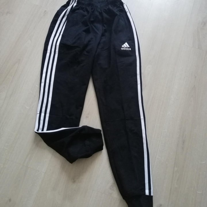 Спортивный костюм новый Adidas р.46,54